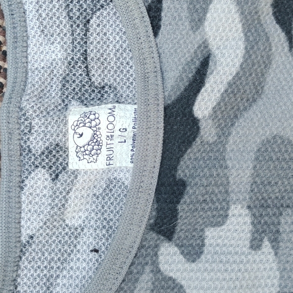 Fruit of the Loom camo.... - Picture 2 of 2